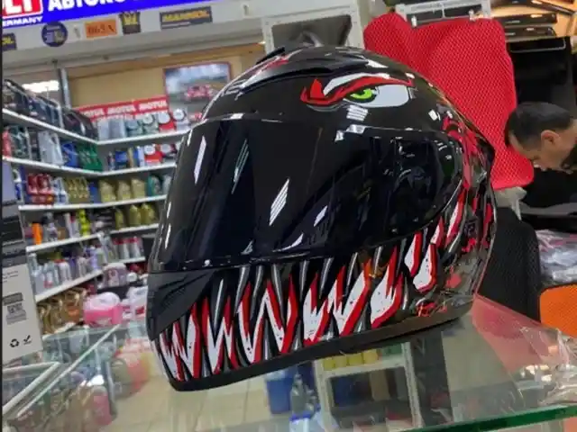Мотошлем Venom, Хуҷанд