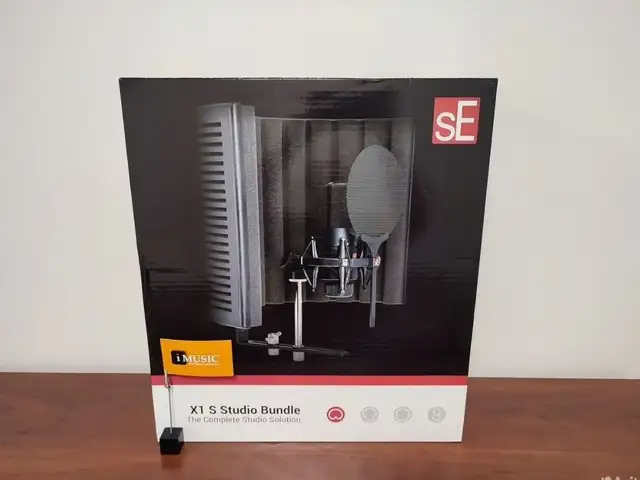 Студийный микрофон с акустическим экраном от Se Electronics, Кӯлоб