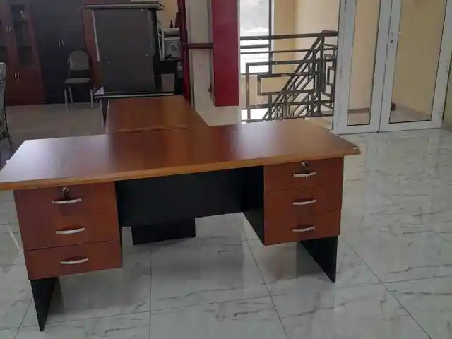 Офисный стол с тумбами, Душанбе