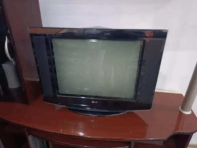 Телевизор с подставкой, Турсунзаде