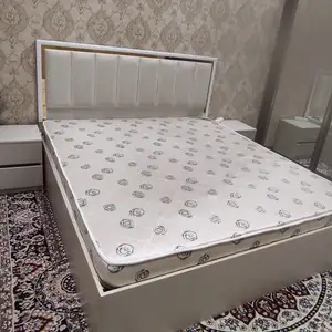 Кровать и трюмо, Душанбе