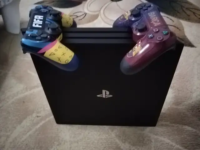 Игровая приставка Sony PlayStation 4 про 1 тр, Душанбе