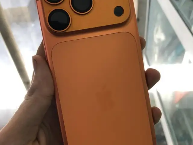 Apple iPhone 17 Pro, 256 gb, Cosmic Orange, Рӯдакӣ