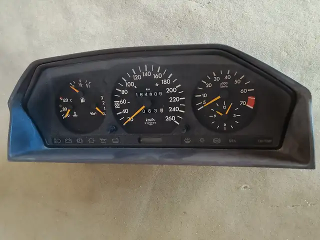 Щиток прибора от Мерседес W124 E 280, Хуҷанд