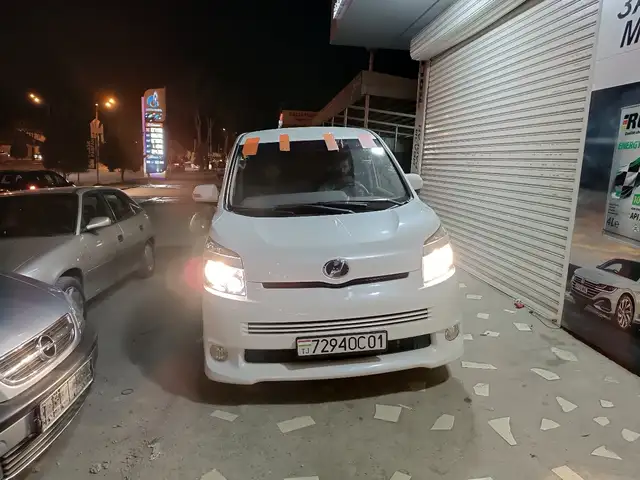 Лобовое стекло на Toyota Voxy, Душанбе