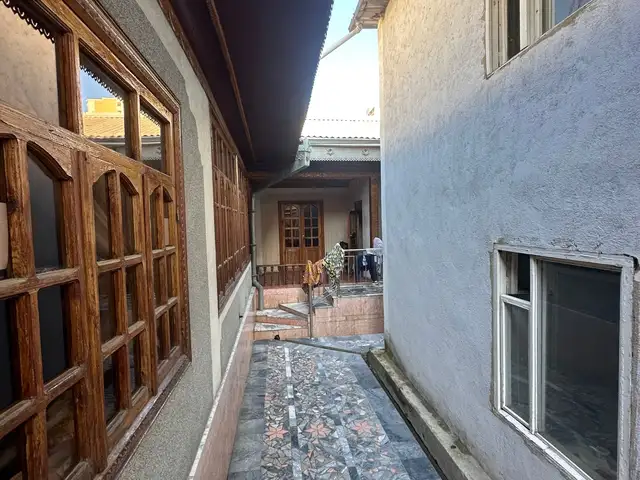 2-этажный, 15 комнатный дом, 400 м², Яккачинор, Душанбе