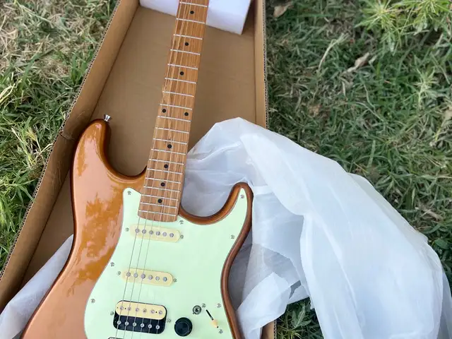 Смарт Электрогитара формы Stratocaster с HSS звукоснимателями, Душанбе