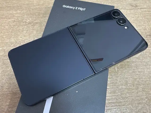 Samsung Galaxy Z Flip 7 256gb, Худжанд