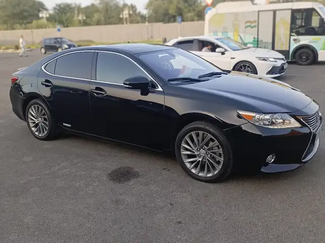 Lexus ES series