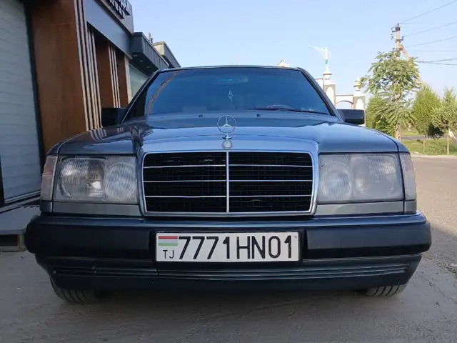 Mercedes-Benz W124