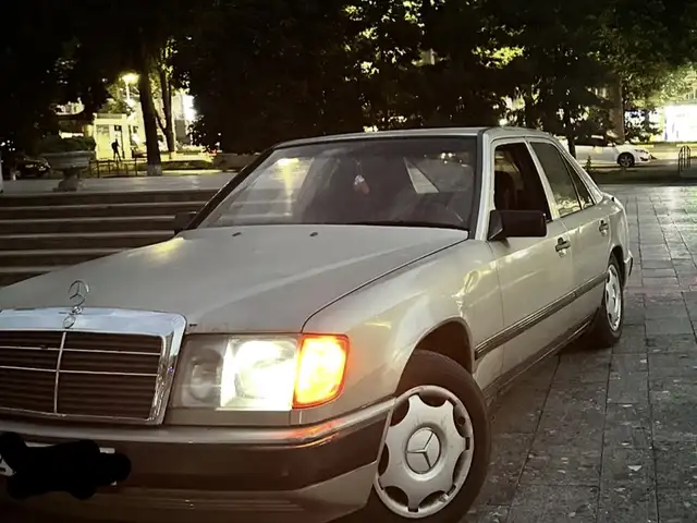 Mercedes-Benz W124