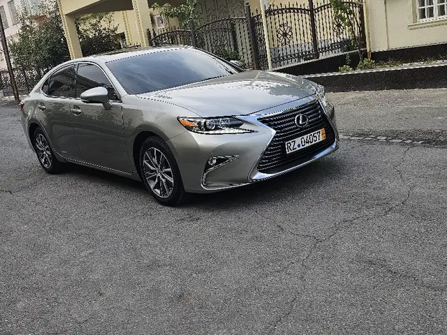 Lexus ES series