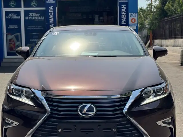 Lexus ES series