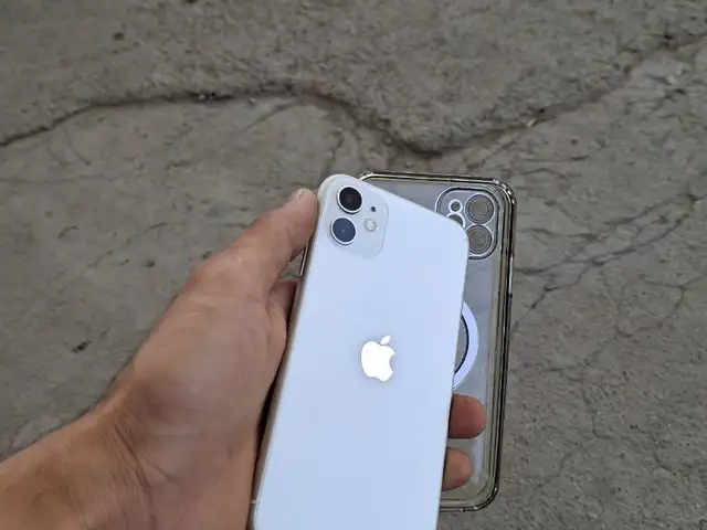 Apple iPhone 11, 128 gb, White, Турсунзаде