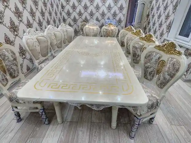 стол и стулья, Хуҷанд