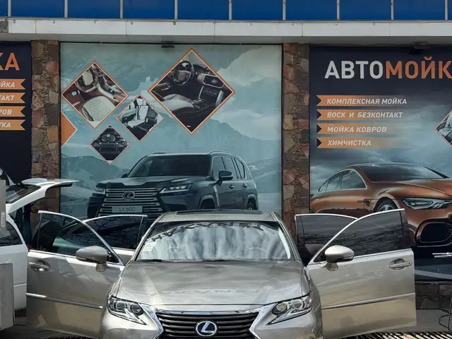 Lexus ES series