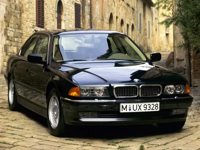 Капот BMW e38, Хуҷанд