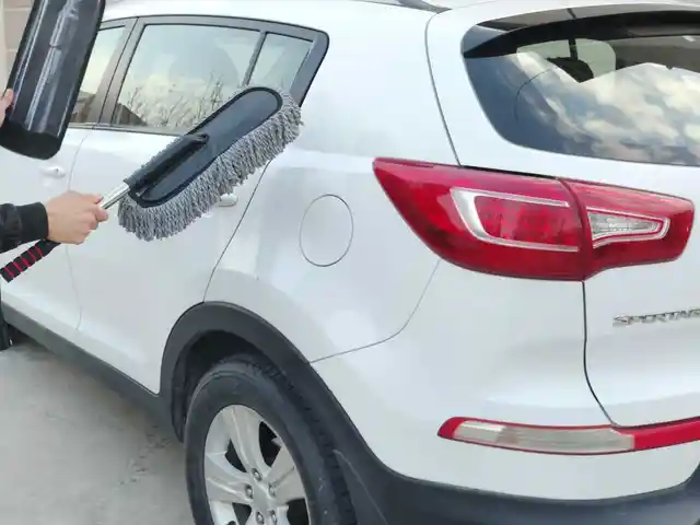 Щётка для удаления пыли с кузова автомобиля, Душанбе