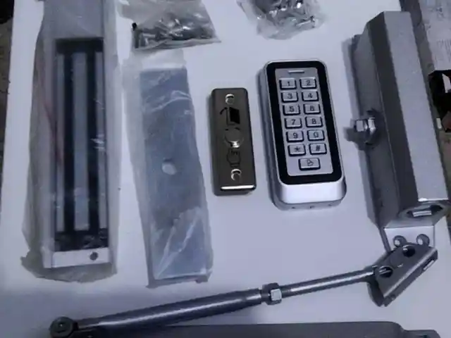 Установка электромагнитного замка, Душанбе