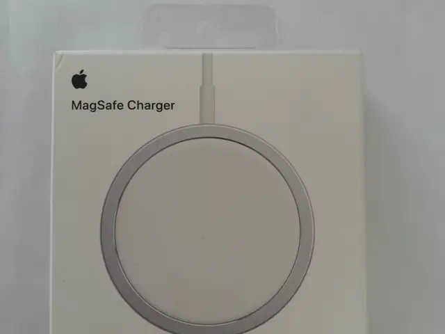 Беспроводной MagSafe зарядник для IPhone, Худжанд