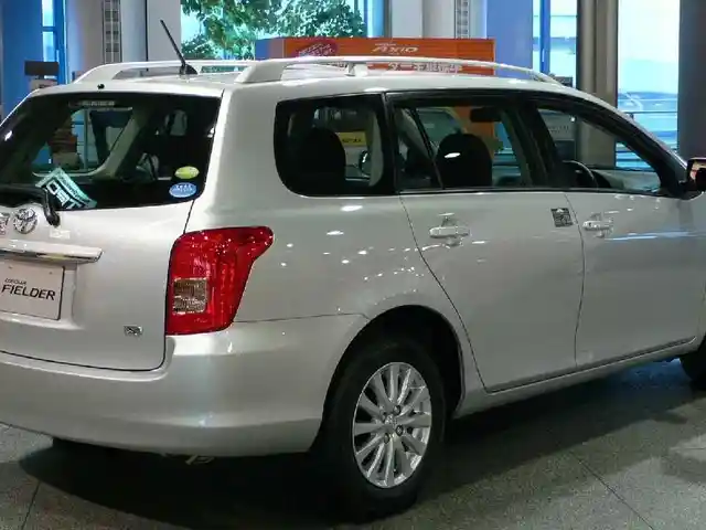 Стёкла от Toyota Corolla Fielder, Душанбе