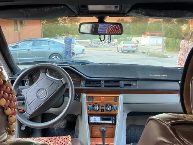 Mercedes-Benz W124