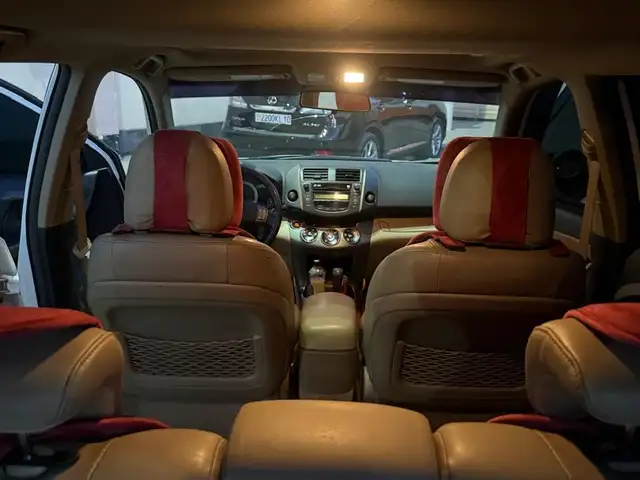 Toyota RAV 4, 2010, Душанбе - 5