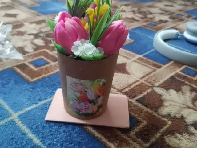 Мини букет из мыла, Бобоҷон Ғафуров