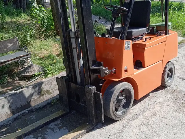 Вилочный автопогрузчик ДВ 1661, Душанбе