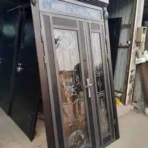 Стеклянная дверь, Душанбе