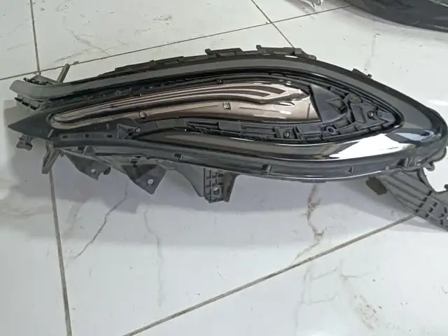 Фар от Hongqi R/L, Душанбе