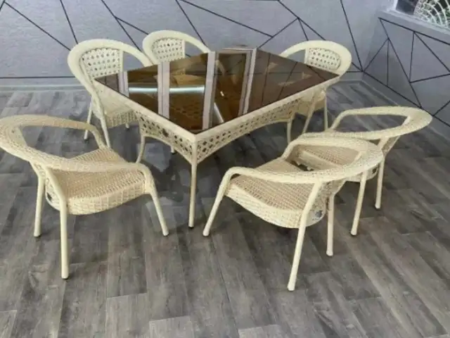 Стол и стулья Ратанг, Душанбе