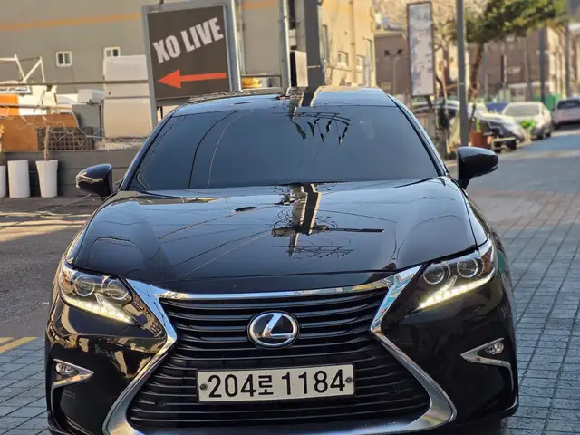 Lexus ES series