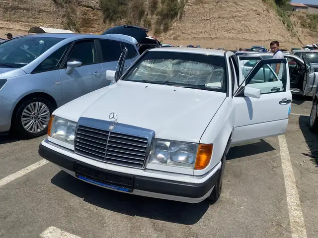 Mercedes-Benz W124