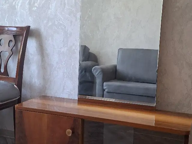 Трюмо с зеркалом, Худжанд