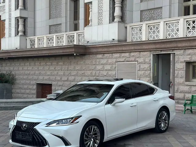 Lexus ES series
