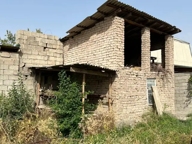 Продажа постройки с земельным участком, 7 сот., За рынком Кушониён, Душанбе