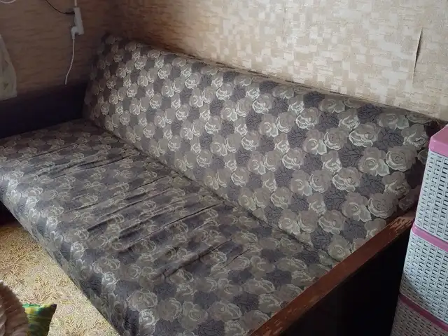 Диван, Бустон (Чкаловск)