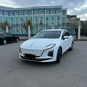 Hongqi E-QM5