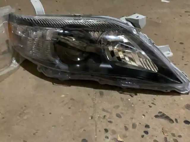 Фонарь на Toyota Camry 2, Душанбе