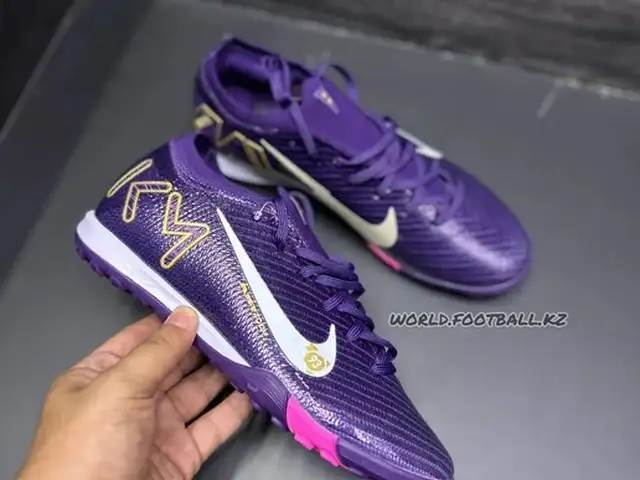 Футбольные бутсы Nike, Турсунзаде