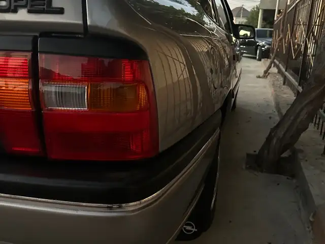 Opel Vectra A, 1994, Худжанд - 8