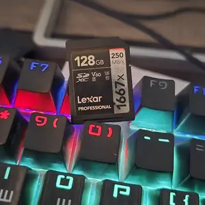 Флешка для видеокамеры Lexar 128gb 250mb секунд, Худжанд