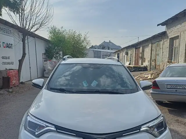 Лобовое стекло от Toyota rav-4, Худжанд