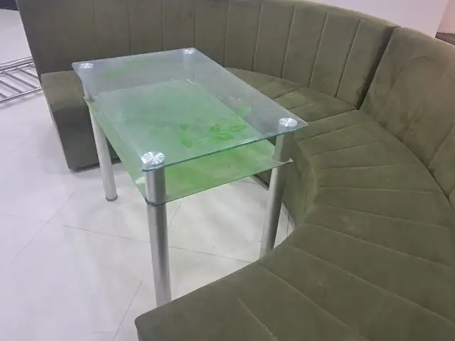 Двухярусный стекляный столик, Хуҷанд