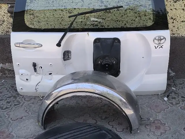 Дверь на Toyota Prado, Душанбе