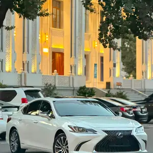 Lexus ES series