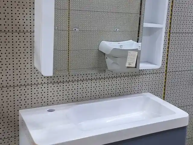 Раковина с шкафом и зеркалоv, Душанбе