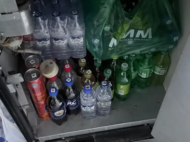 Вендинговое устройство для продажи напитков и закусок, Душанбе - 6