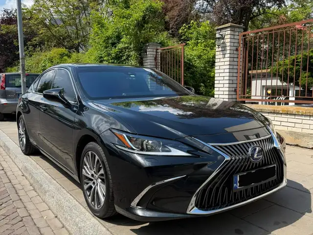 Lexus ES series
